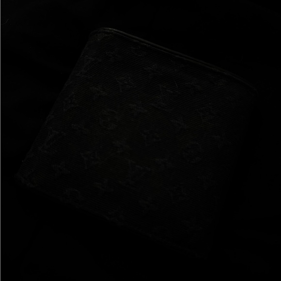Louis Vuitton Monogram Wallet - Picture 1 of 9